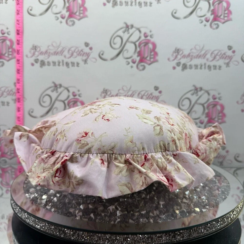 Shabby chic pillow Heart-Shaped Floral Ruffle Pillow - Pink Rose Print